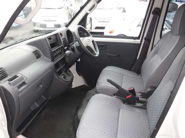 Daihatsu Hijet Cargo 12