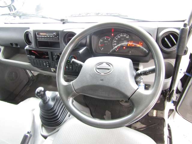 Hino Dutro 5