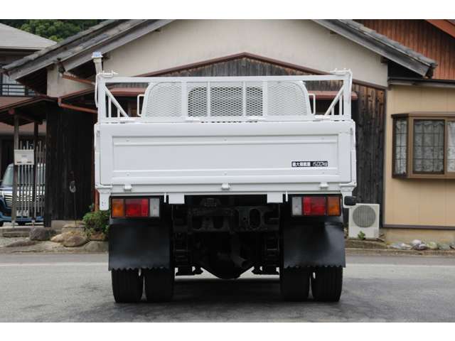 Isuzu Elf 8