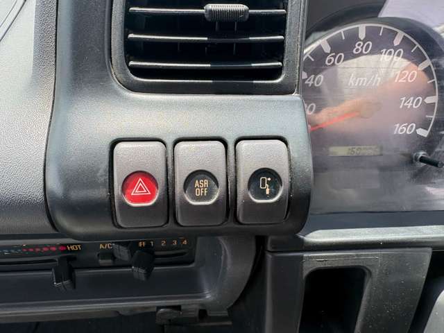 Isuzu Elf 7