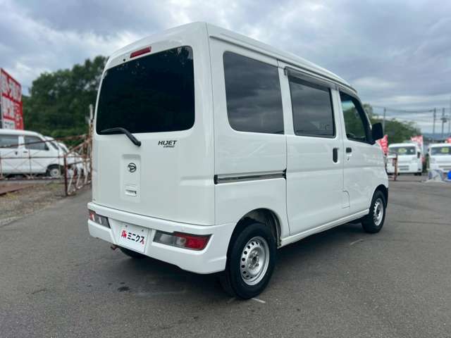 Daihatsu Hijet Cargo 3