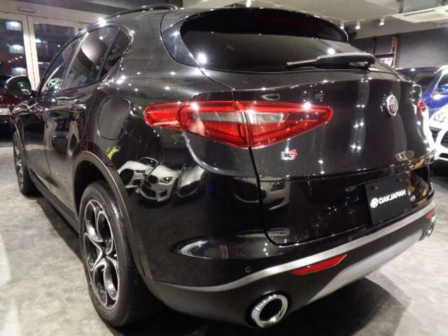 Alfa Romeo Stelvio 4
