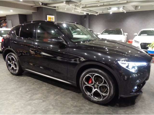 Alfa Romeo Stelvio 8