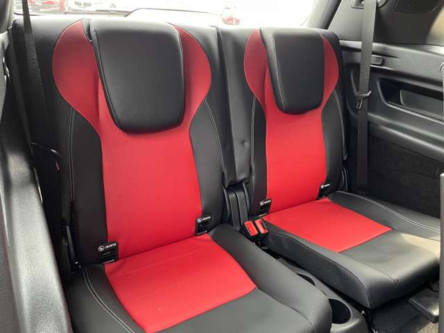 Mercedes-Benz GLB 12