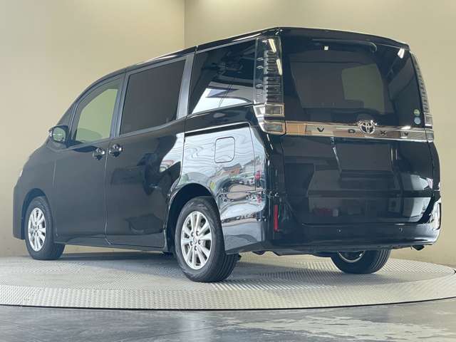 Toyota Voxy 11