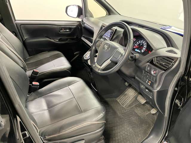 Toyota Voxy 12
