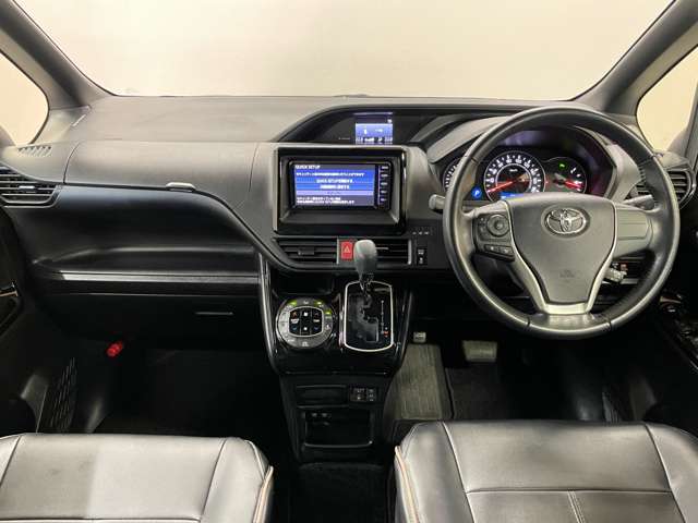 Toyota Voxy 2
