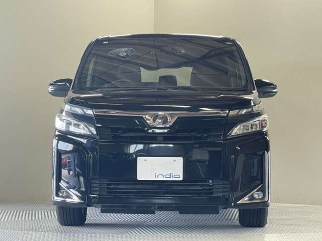 Toyota Voxy 8