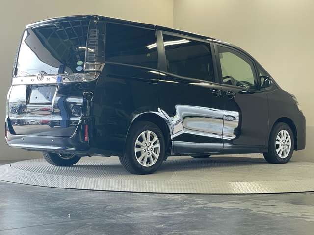 Toyota Voxy 10