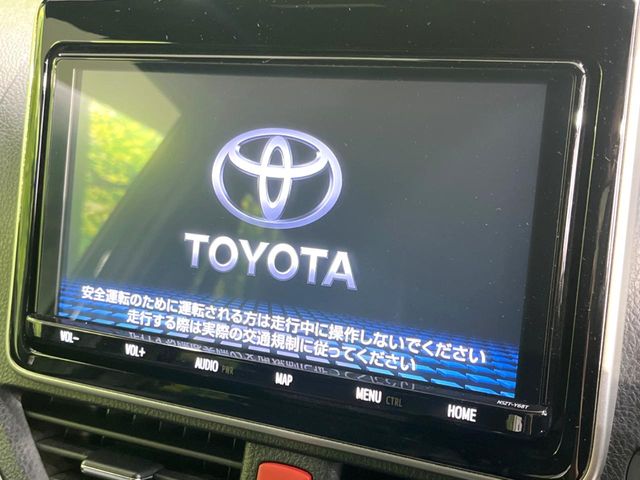 Toyota Voxy 3