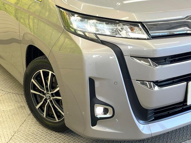 Toyota Noah 12
