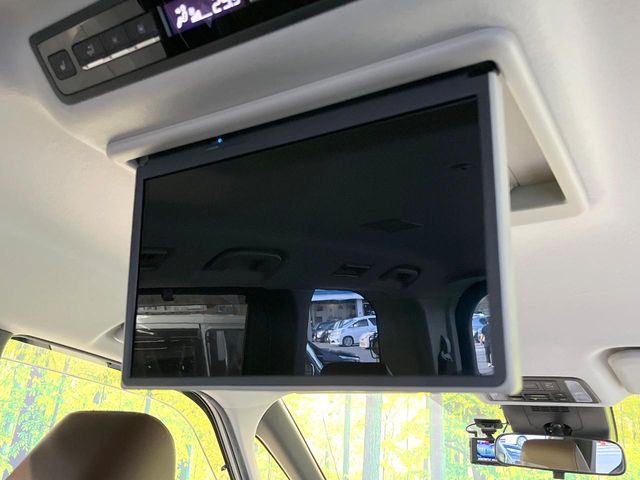 Toyota Noah 4