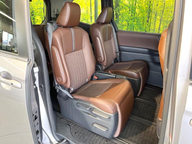 Toyota Noah 8