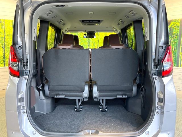 Toyota Noah 10