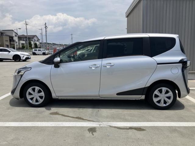 Toyota Sienta 5