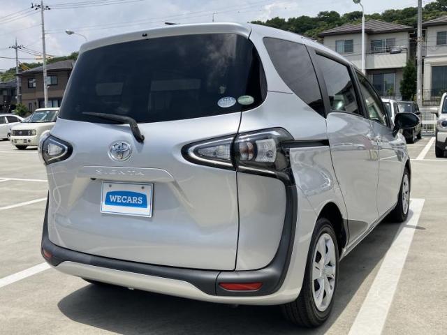 Toyota Sienta 6