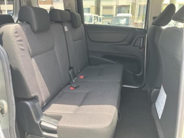 Toyota Sienta 7