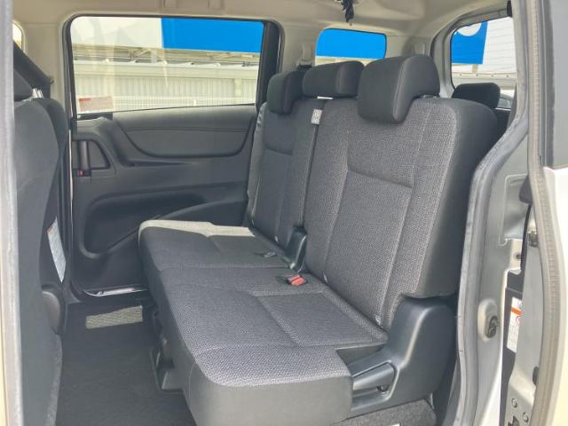 Toyota Sienta 10