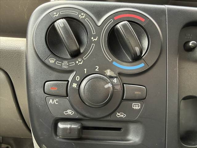 Nissan NV100 Clipper 4