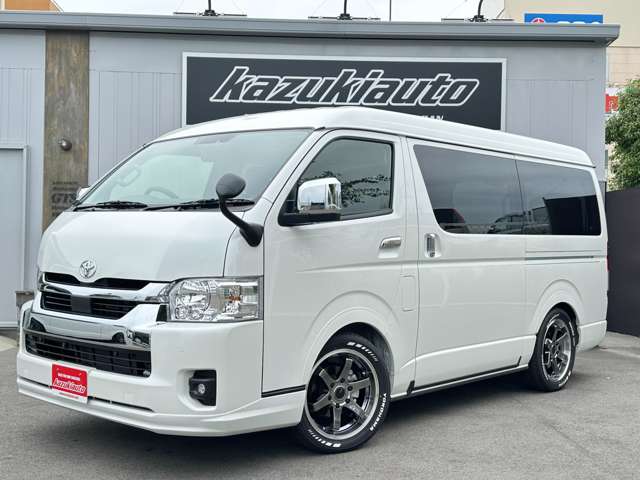 Toyota Hiace 2