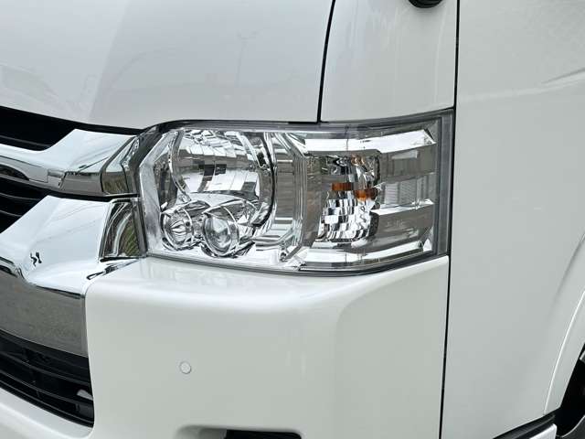 Toyota Hiace 8
