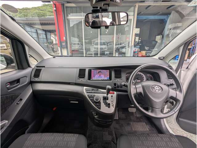 Toyota Isis 2