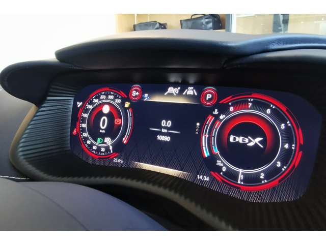 Aston Martin DBX 11