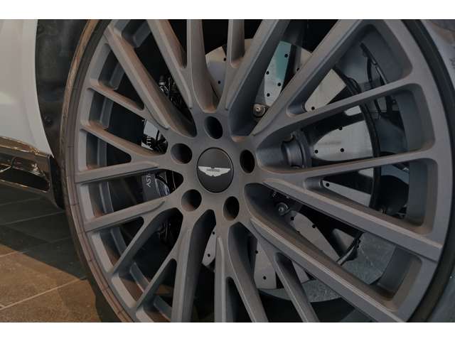 Aston Martin DBX 3