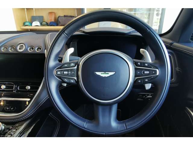 Aston Martin DBX 7
