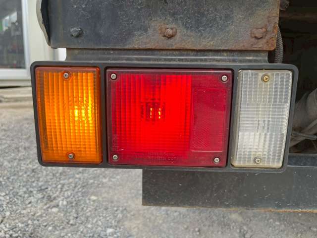 Isuzu Elf 12