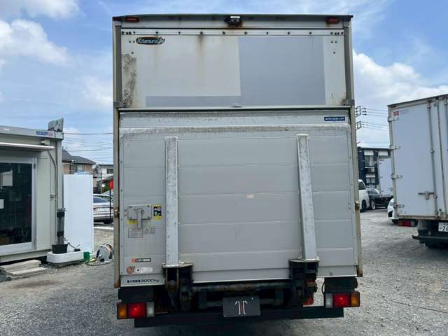 Isuzu Elf 7
