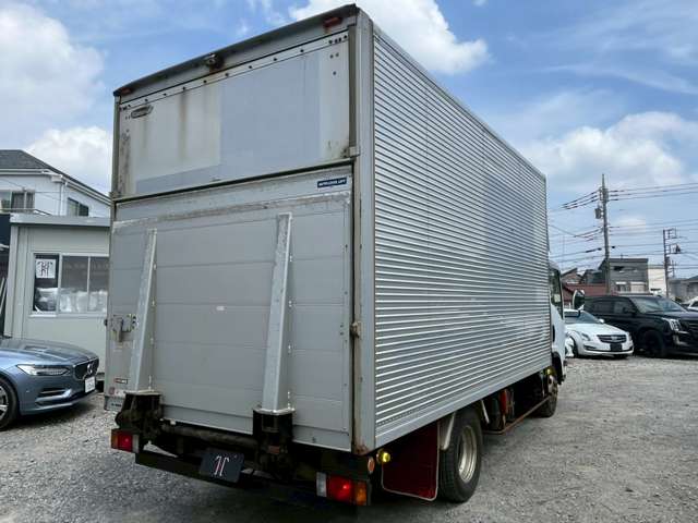 Isuzu Elf 8