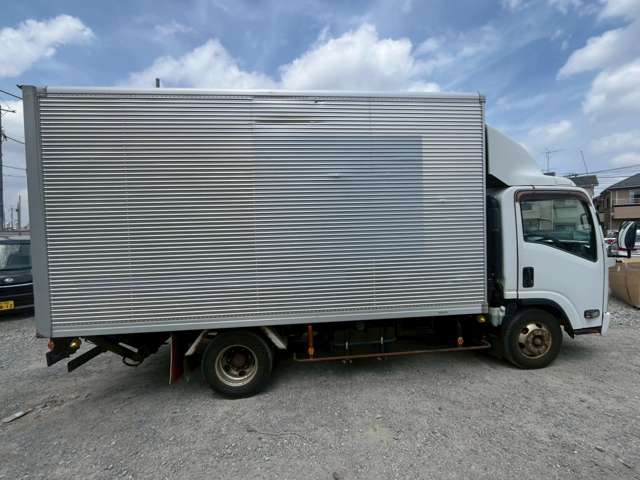 Isuzu Elf 9