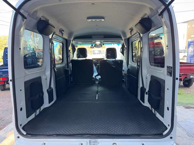 Daihatsu Hijet Cargo 5