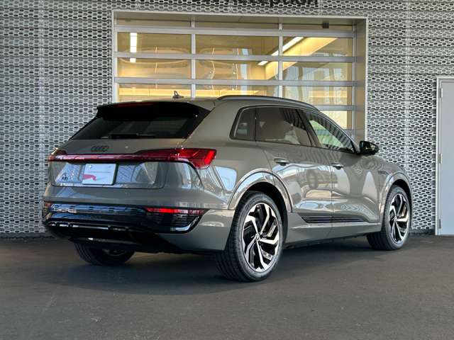 Audi Q8 e-tron 4