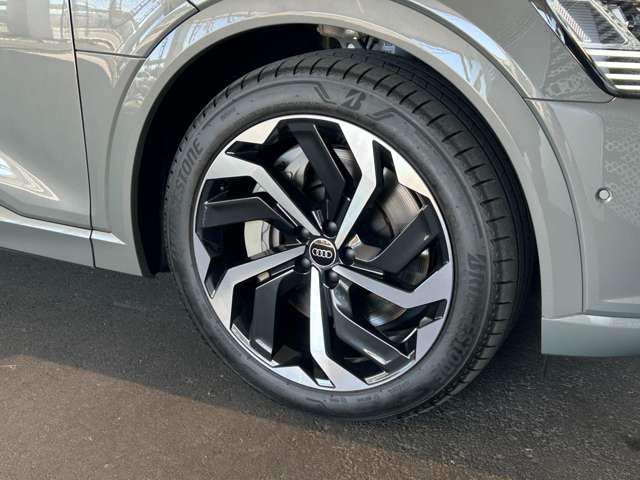 Audi Q8 e-tron 6