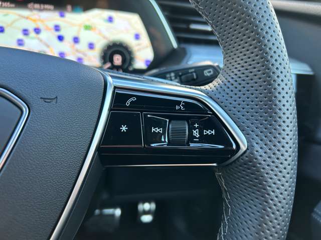 Audi Q8 e-tron 10