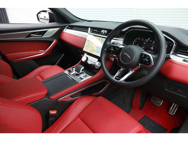 Jaguar F-Pace 11