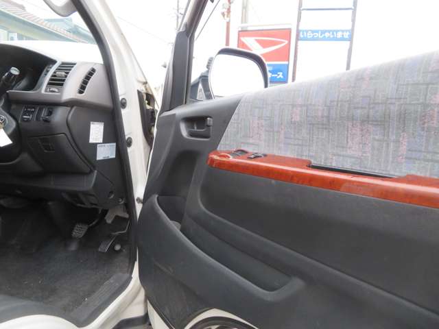 Toyota Regius Ace 9