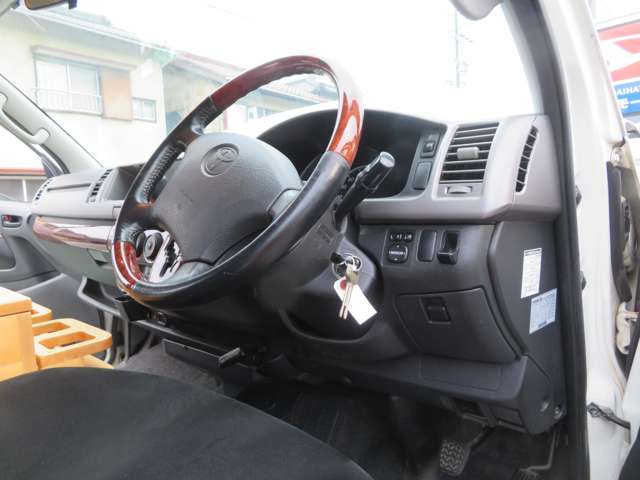 Toyota Regius Ace 10