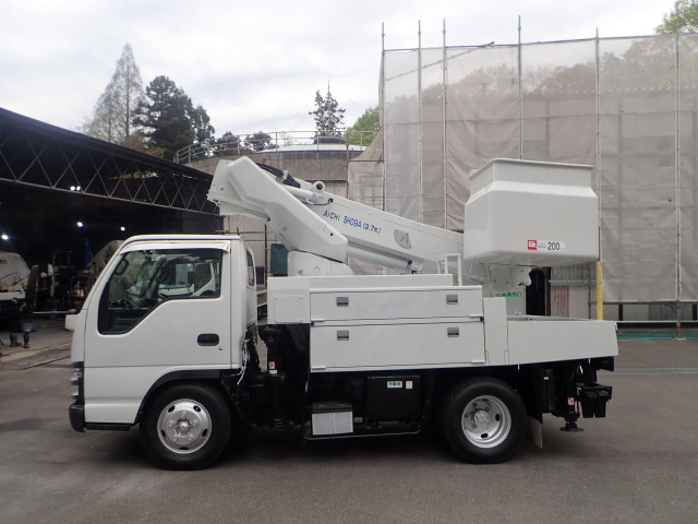 Isuzu Elf 8