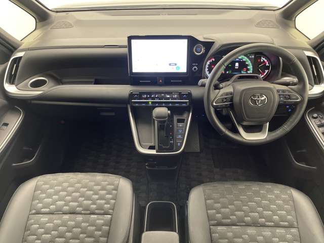 Toyota Voxy 3