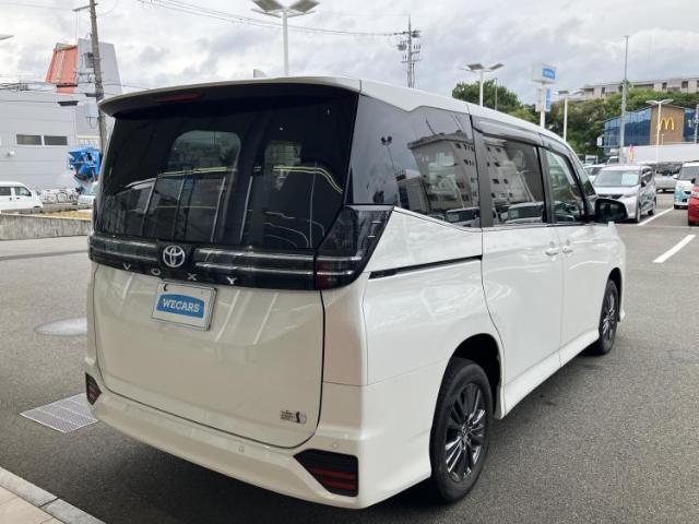 Toyota Voxy 6