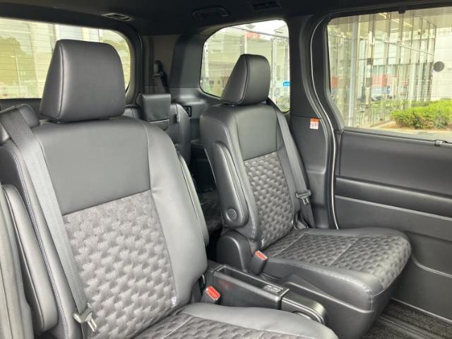 Toyota Voxy 7