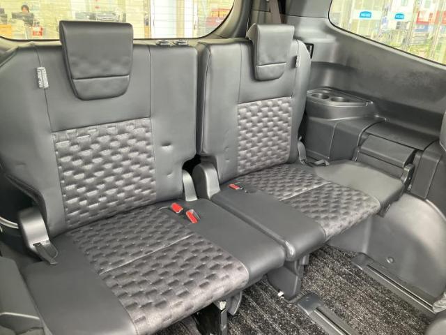 Toyota Voxy 8