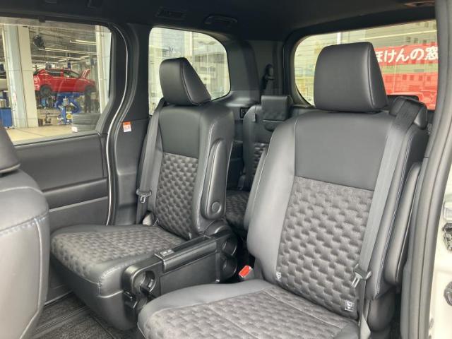 Toyota Voxy 10