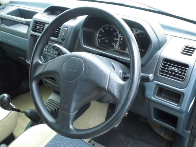 Mitsubishi Pajero Mini 11