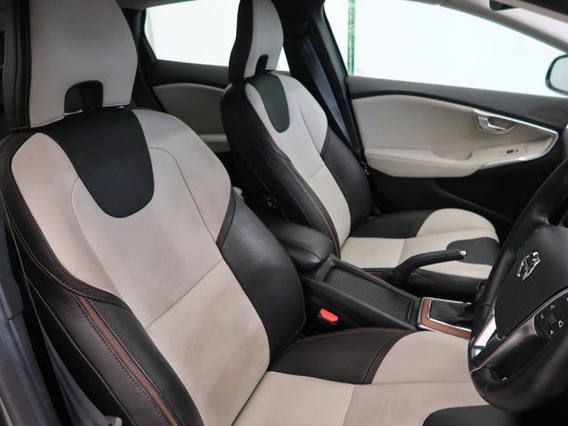 Volvo V40 Cross Country 11