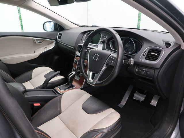 Volvo V40 Cross Country 2