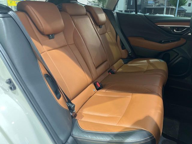 Subaru Legacy Outback 11